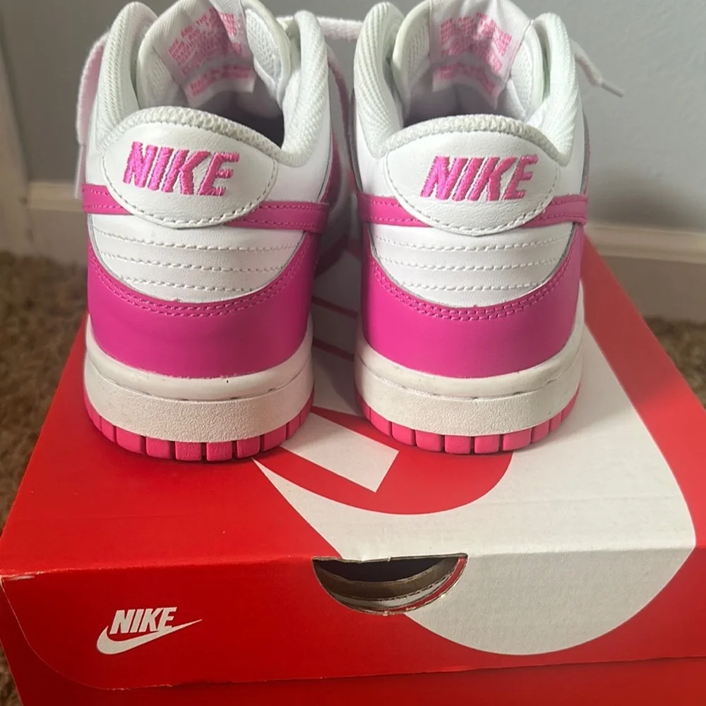 Nike Dunks Fuchsia and White - Picture 3 of 11
